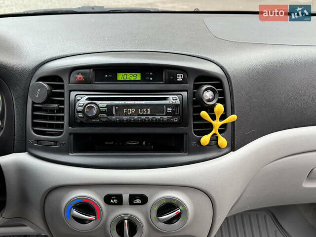 Сірий Хендай Акцент, об'ємом двигуна 1.4 л та пробігом 224 тис. км за 4400 $, фото 18 на Automoto.ua
