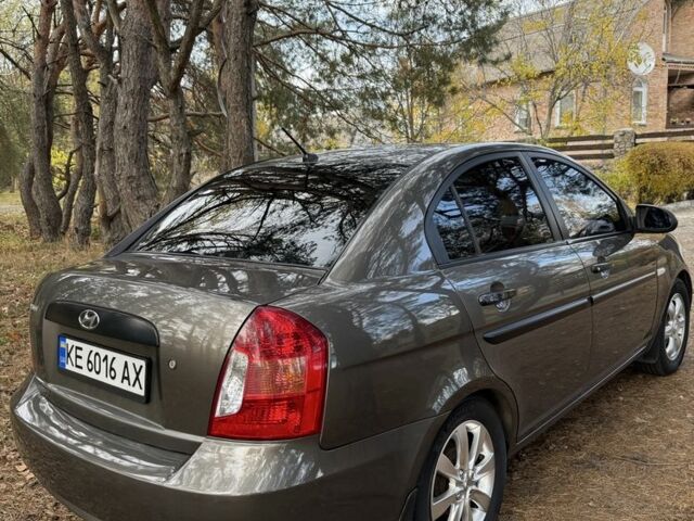 Сірий Хендай Акцент, об'ємом двигуна 1.4 л та пробігом 125 тис. км за 4800 $, фото 3 на Automoto.ua