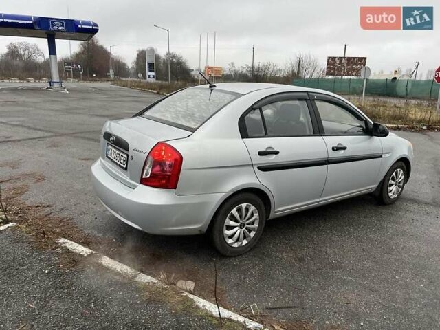 Серый Хендай Акцент, объемом двигателя 1.4 л и пробегом 139 тыс. км за 4500 $, фото 3 на Automoto.ua