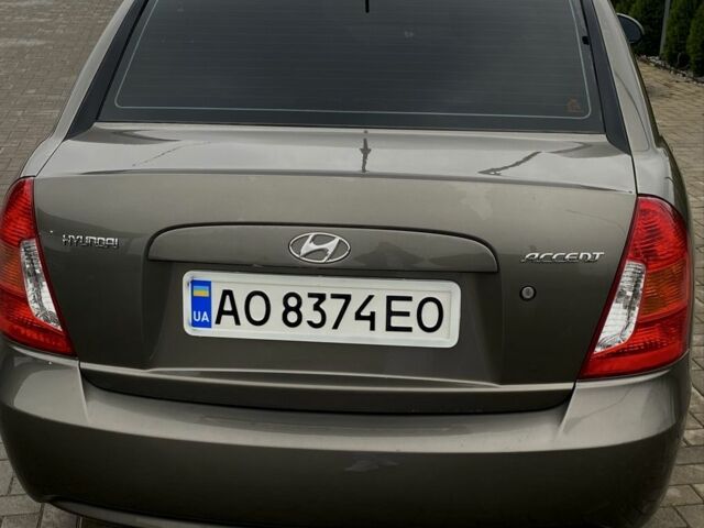 Серый Хендай Акцент, объемом двигателя 1.4 л и пробегом 344 тыс. км за 5000 $, фото 3 на Automoto.ua