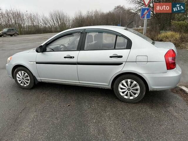 Серый Хендай Акцент, объемом двигателя 1.4 л и пробегом 139 тыс. км за 4500 $, фото 2 на Automoto.ua