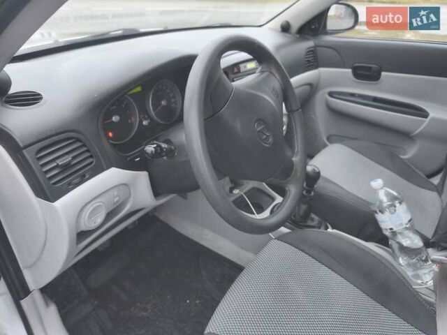 Сірий Хендай Акцент, об'ємом двигуна 1.4 л та пробігом 139 тис. км за 4700 $, фото 12 на Automoto.ua