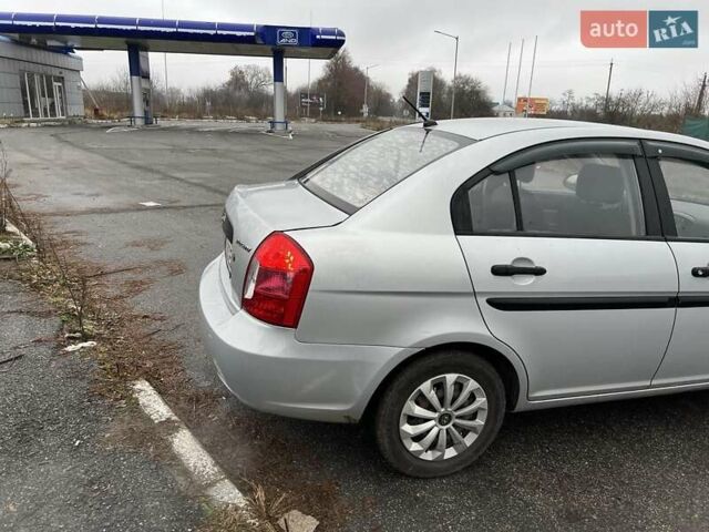Серый Хендай Акцент, объемом двигателя 1.4 л и пробегом 139 тыс. км за 4500 $, фото 5 на Automoto.ua