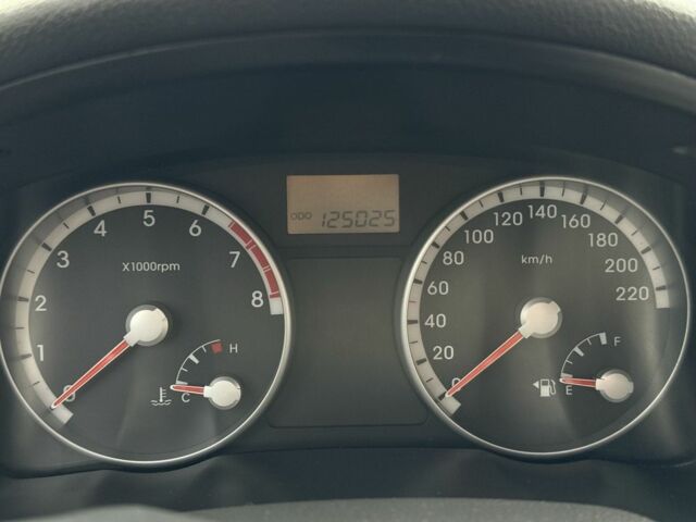 Сірий Хендай Акцент, об'ємом двигуна 1.4 л та пробігом 125 тис. км за 4800 $, фото 7 на Automoto.ua