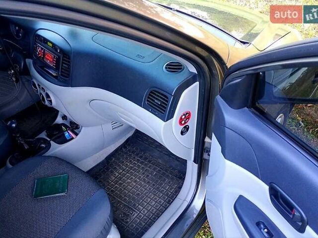 Сірий Хендай Акцент, об'ємом двигуна 1.4 л та пробігом 118 тис. км за 6600 $, фото 3 на Automoto.ua
