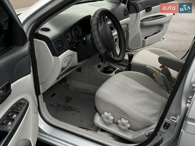 Сірий Хендай Акцент, об'ємом двигуна 1.4 л та пробігом 224 тис. км за 4400 $, фото 15 на Automoto.ua