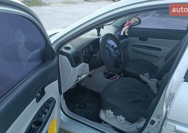 Сірий Хендай Акцент, об'ємом двигуна 1.6 л та пробігом 250 тис. км за 5000 $, фото 7 на Automoto.ua