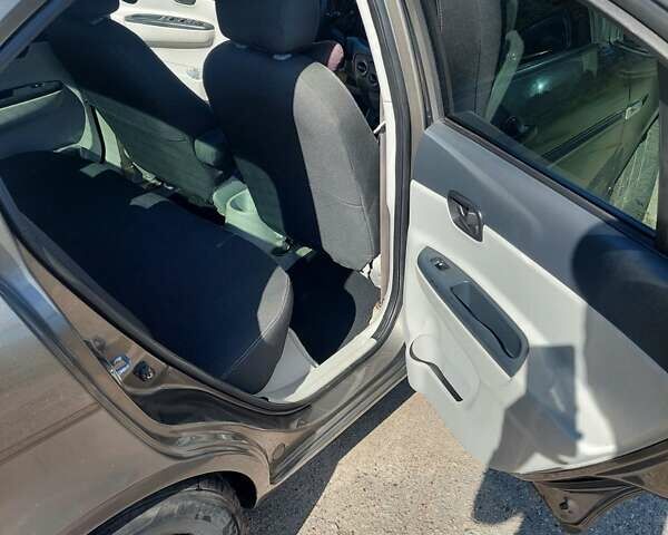 Сірий Хендай Акцент, об'ємом двигуна 1.4 л та пробігом 191 тис. км за 5350 $, фото 3 на Automoto.ua