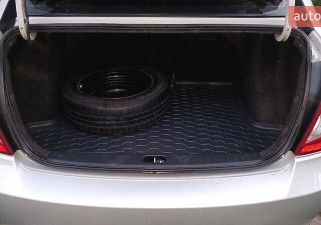 Сірий Хендай Акцент, об'ємом двигуна 1.4 л та пробігом 130 тис. км за 5500 $, фото 4 на Automoto.ua