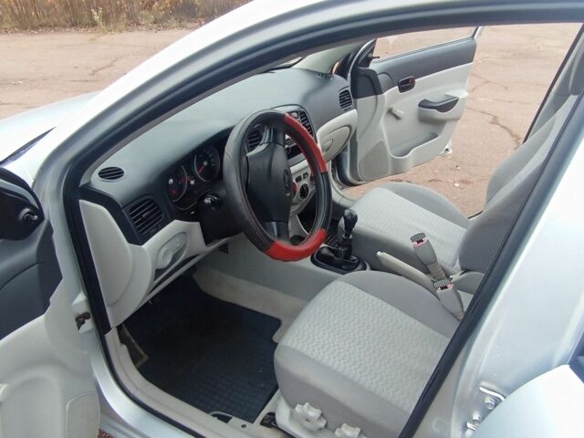 Сірий Хендай Акцент, об'ємом двигуна 1.4 л та пробігом 235 тис. км за 4800 $, фото 1 на Automoto.ua