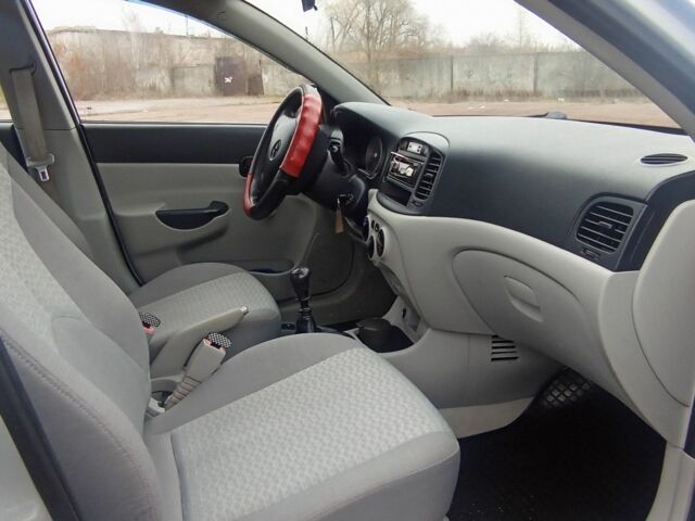 Сірий Хендай Акцент, об'ємом двигуна 1.4 л та пробігом 235 тис. км за 4800 $, фото 7 на Automoto.ua