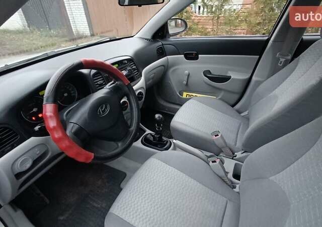 Сірий Хендай Акцент, об'ємом двигуна 1.4 л та пробігом 240 тис. км за 4400 $, фото 11 на Automoto.ua