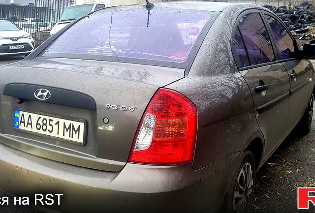 Серый Хендай Акцент, объемом двигателя 1.4 л и пробегом 220 тыс. км за 5900 $, фото 2 на Automoto.ua
