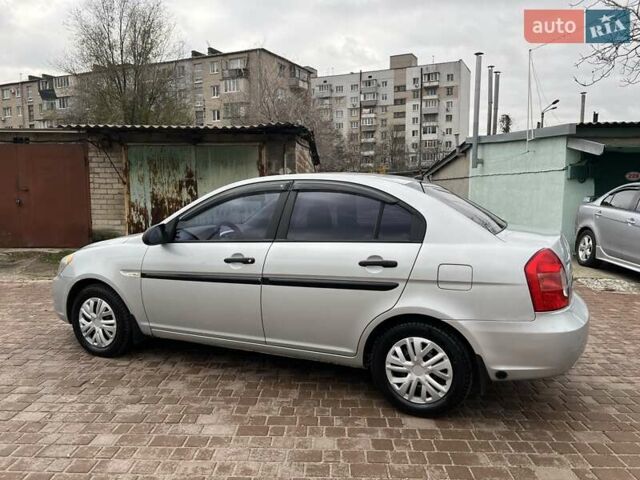 Серый Хендай Акцент, объемом двигателя 1.4 л и пробегом 114 тыс. км за 4850 $, фото 2 на Automoto.ua