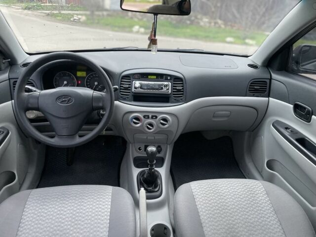 Серый Хендай Акцент, объемом двигателя 1.5 л и пробегом 270 тыс. км за 3699 $, фото 7 на Automoto.ua