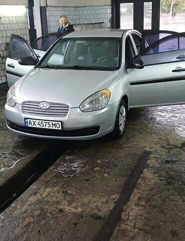 Серый Хендай Акцент, объемом двигателя 1.4 л и пробегом 113 тыс. км за 4600 $, фото 3 на Automoto.ua