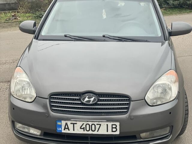 Серый Хендай Акцент, объемом двигателя 1.5 л и пробегом 270 тыс. км за 3699 $, фото 2 на Automoto.ua