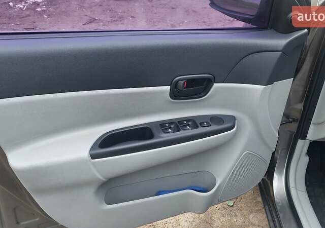 Серый Хендай Акцент, объемом двигателя 1.4 л и пробегом 170 тыс. км за 5700 $, фото 35 на Automoto.ua