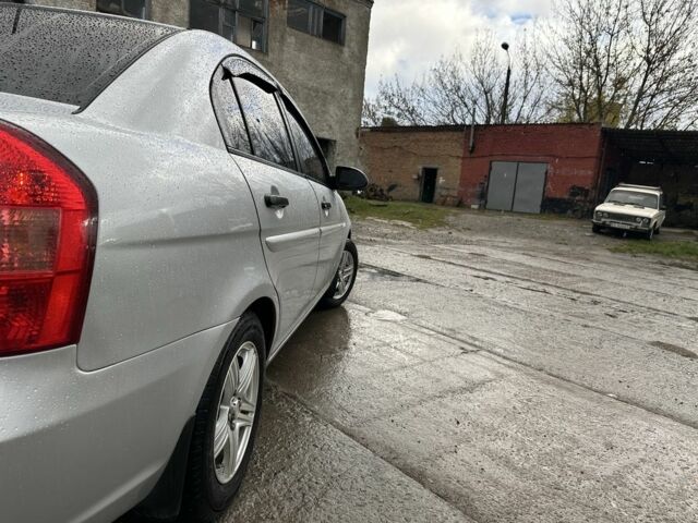 Сірий Хендай Акцент, об'ємом двигуна 1.4 л та пробігом 96 тис. км за 5600 $, фото 15 на Automoto.ua