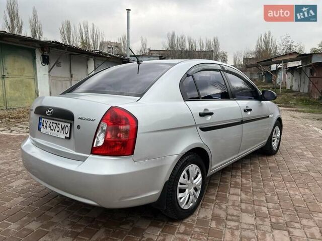 Серый Хендай Акцент, объемом двигателя 1.4 л и пробегом 114 тыс. км за 4850 $, фото 7 на Automoto.ua