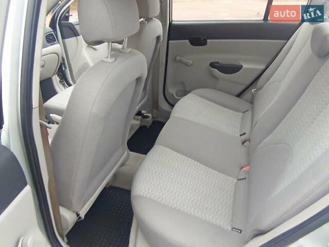 Сірий Хендай Акцент, об'ємом двигуна 1.4 л та пробігом 240 тис. км за 4800 $, фото 7 на Automoto.ua