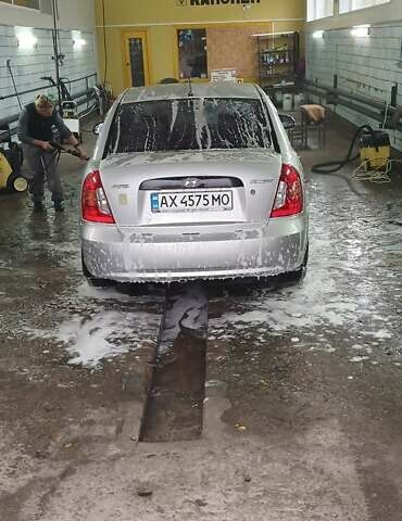 Серый Хендай Акцент, объемом двигателя 1.4 л и пробегом 113 тыс. км за 4600 $, фото 1 на Automoto.ua