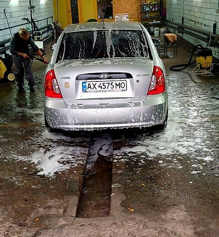 Серый Хендай Акцент, объемом двигателя 1.4 л и пробегом 113 тыс. км за 4600 $, фото 1 на Automoto.ua