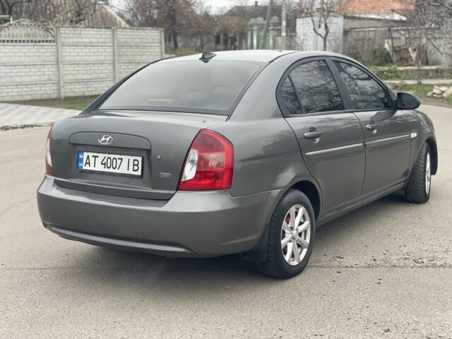 Серый Хендай Акцент, объемом двигателя 1.5 л и пробегом 270 тыс. км за 3699 $, фото 3 на Automoto.ua
