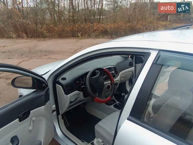 Сірий Хендай Акцент, об'ємом двигуна 1.4 л та пробігом 240 тис. км за 4800 $, фото 8 на Automoto.ua