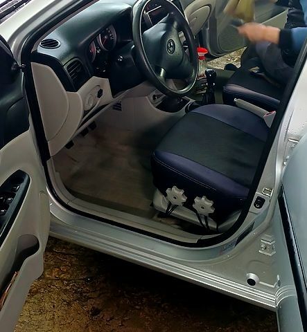 Серый Хендай Акцент, объемом двигателя 1.4 л и пробегом 113 тыс. км за 4600 $, фото 3 на Automoto.ua