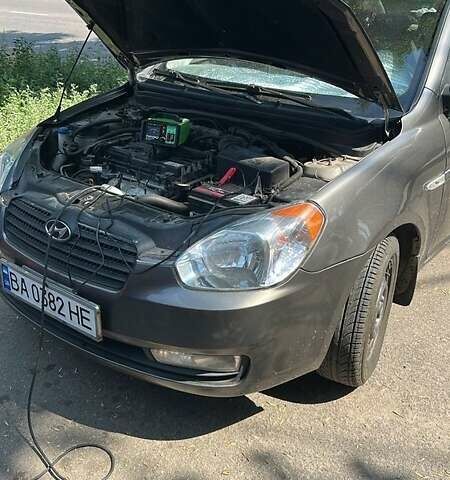 Сірий Хендай Акцент, об'ємом двигуна 1.4 л та пробігом 250 тис. км за 5400 $, фото 1 на Automoto.ua