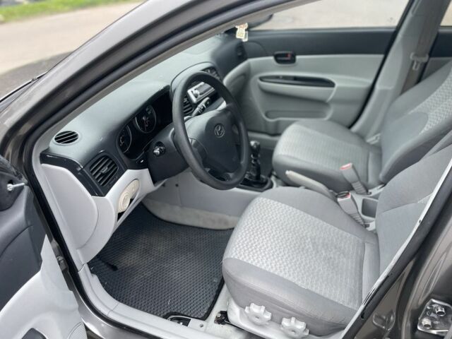 Серый Хендай Акцент, объемом двигателя 1.5 л и пробегом 270 тыс. км за 3699 $, фото 9 на Automoto.ua