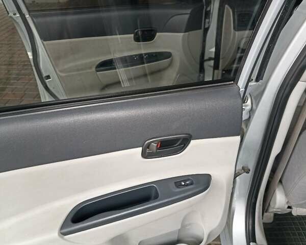 Серый Хендай Акцент, объемом двигателя 1.4 л и пробегом 140 тыс. км за 4999 $, фото 21 на Automoto.ua