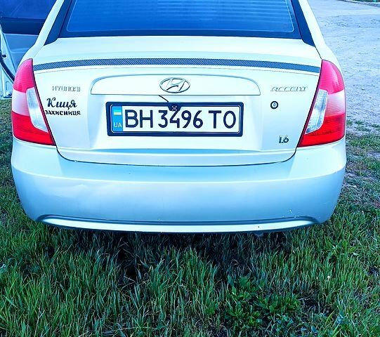Сірий Хендай Акцент, об'ємом двигуна 1.6 л та пробігом 250 тис. км за 5000 $, фото 1 на Automoto.ua