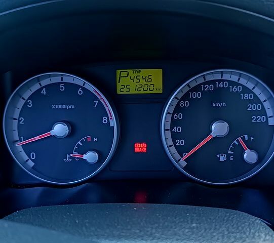 Сірий Хендай Акцент, об'ємом двигуна 1.6 л та пробігом 250 тис. км за 5000 $, фото 5 на Automoto.ua