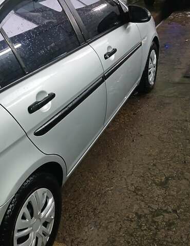 Серый Хендай Акцент, объемом двигателя 1.4 л и пробегом 113 тыс. км за 4600 $, фото 9 на Automoto.ua