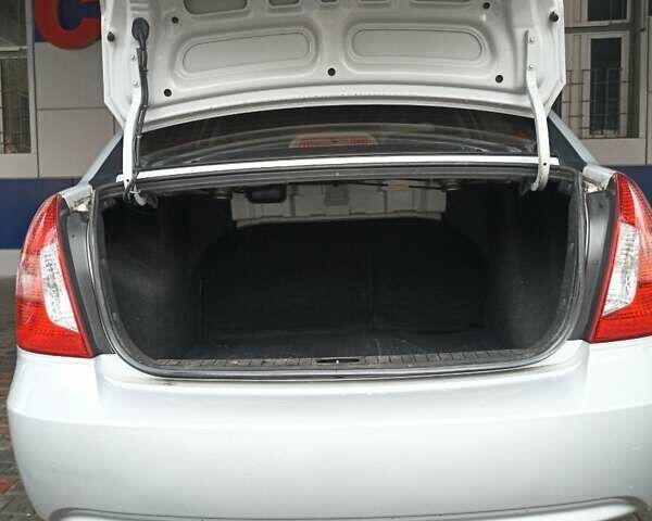 Серый Хендай Акцент, объемом двигателя 1.4 л и пробегом 140 тыс. км за 4999 $, фото 11 на Automoto.ua