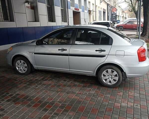 Серый Хендай Акцент, объемом двигателя 1.4 л и пробегом 140 тыс. км за 4999 $, фото 3 на Automoto.ua