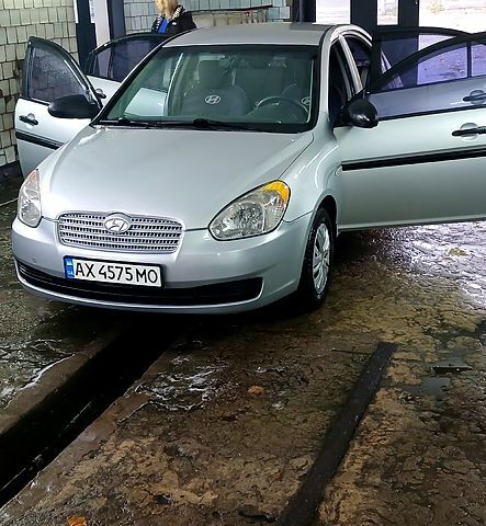 Серый Хендай Акцент, объемом двигателя 1.4 л и пробегом 113 тыс. км за 4600 $, фото 2 на Automoto.ua