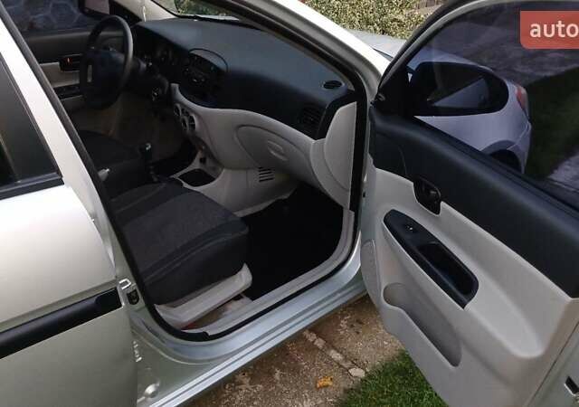 Сірий Хендай Акцент, об'ємом двигуна 1.4 л та пробігом 130 тис. км за 5500 $, фото 13 на Automoto.ua