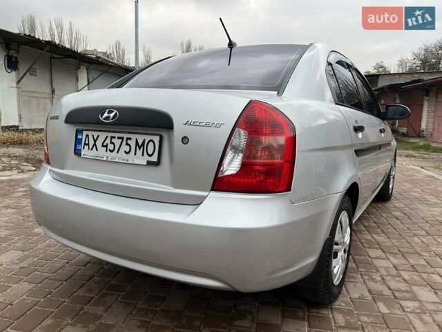 Серый Хендай Акцент, объемом двигателя 1.4 л и пробегом 114 тыс. км за 4850 $, фото 4 на Automoto.ua