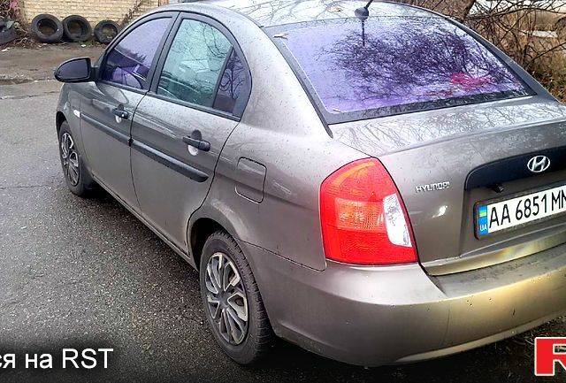 Серый Хендай Акцент, объемом двигателя 1.4 л и пробегом 220 тыс. км за 5900 $, фото 3 на Automoto.ua