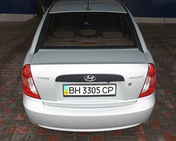 Серый Хендай Акцент, объемом двигателя 1.4 л и пробегом 140 тыс. км за 4999 $, фото 5 на Automoto.ua