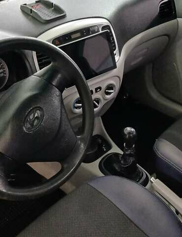 Серый Хендай Акцент, объемом двигателя 1.4 л и пробегом 113 тыс. км за 4600 $, фото 16 на Automoto.ua