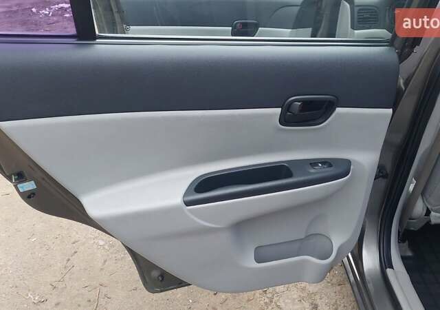 Серый Хендай Акцент, объемом двигателя 1.4 л и пробегом 170 тыс. км за 5700 $, фото 41 на Automoto.ua