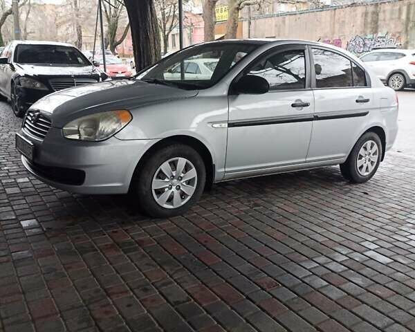 Серый Хендай Акцент, объемом двигателя 1.4 л и пробегом 140 тыс. км за 4999 $, фото 6 на Automoto.ua