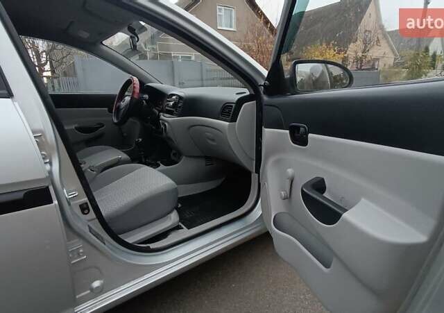 Сірий Хендай Акцент, об'ємом двигуна 1.4 л та пробігом 240 тис. км за 4400 $, фото 14 на Automoto.ua