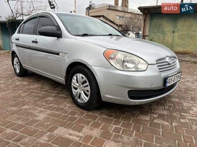 Серый Хендай Акцент, объемом двигателя 1.4 л и пробегом 114 тыс. км за 4850 $, фото 5 на Automoto.ua