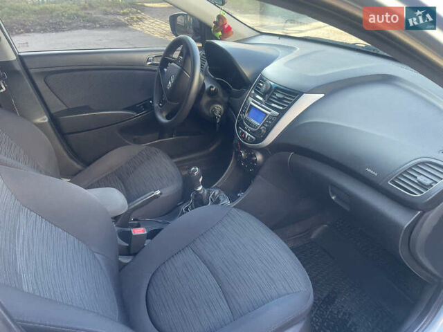 Сірий Хендай Акцент, об'ємом двигуна 1.59 л та пробігом 253 тис. км за 7500 $, фото 6 на Automoto.ua