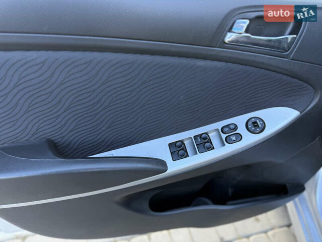 Серый Хендай Акцент, объемом двигателя 1.6 л и пробегом 138 тыс. км за 7900 $, фото 33 на Automoto.ua